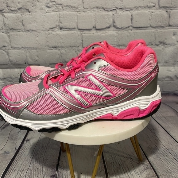 New balance 636 Susan G Komen running shoes new without box Sz 5 - Picture 3 of 8